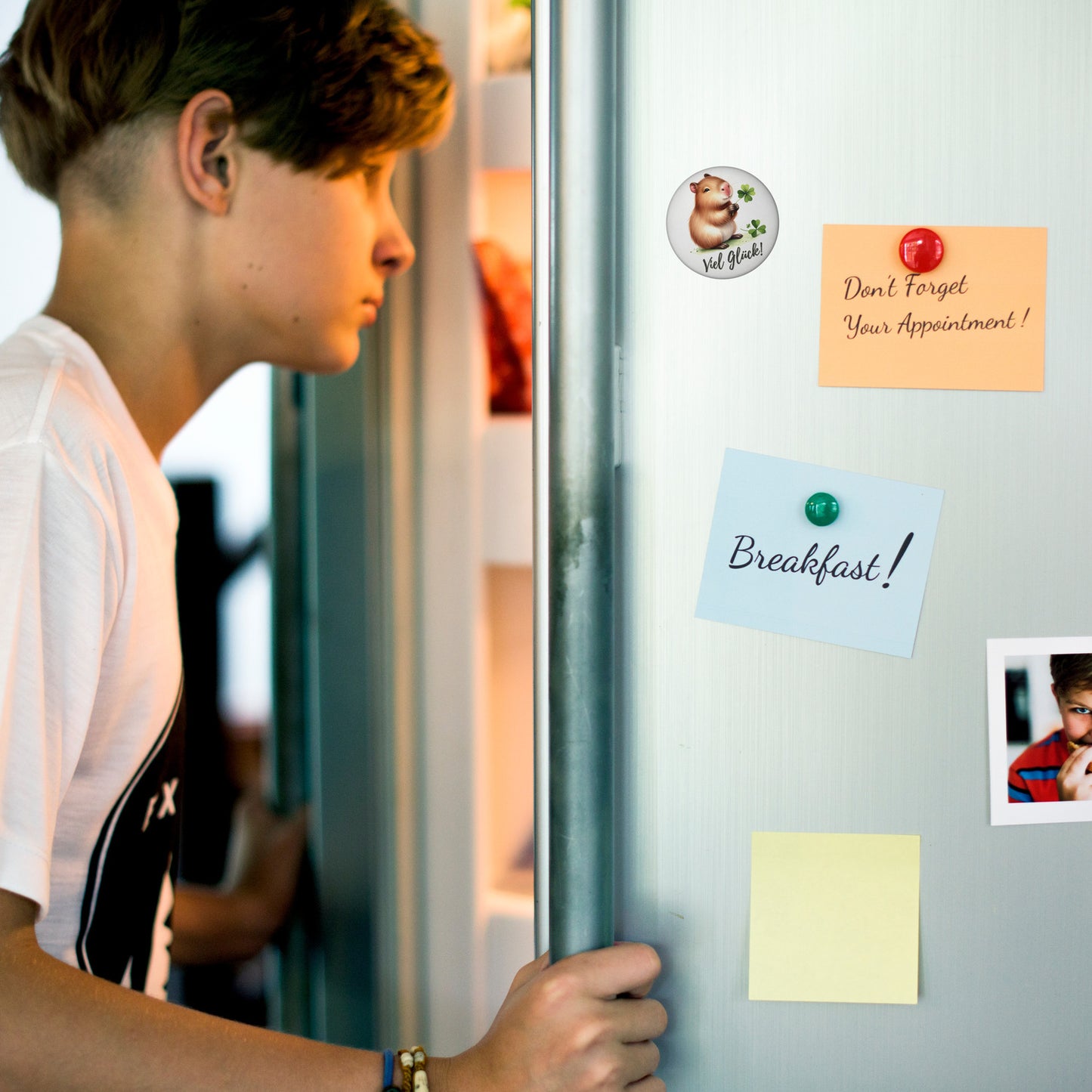 Capybara mit Kleeblatt Magnet rund mit Spruch Viel Glück