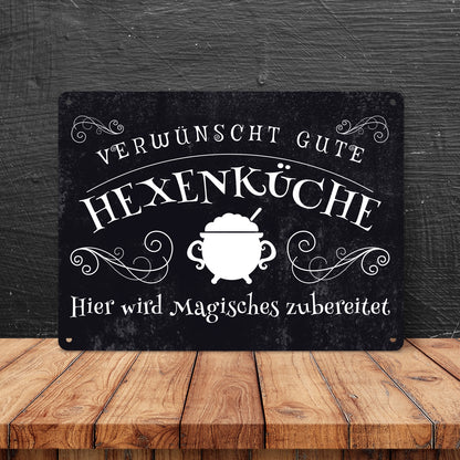 Verwünscht gute Hexenküche Halloween Metallschild XL in 21x28 cm mit lustigem Spruch