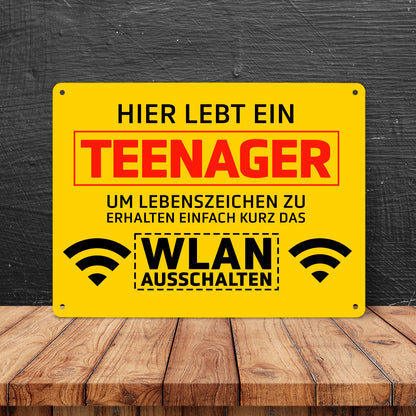 Hier lebt ein Teenager WLAN ausschalten Metallschild XL in 21x28 cm