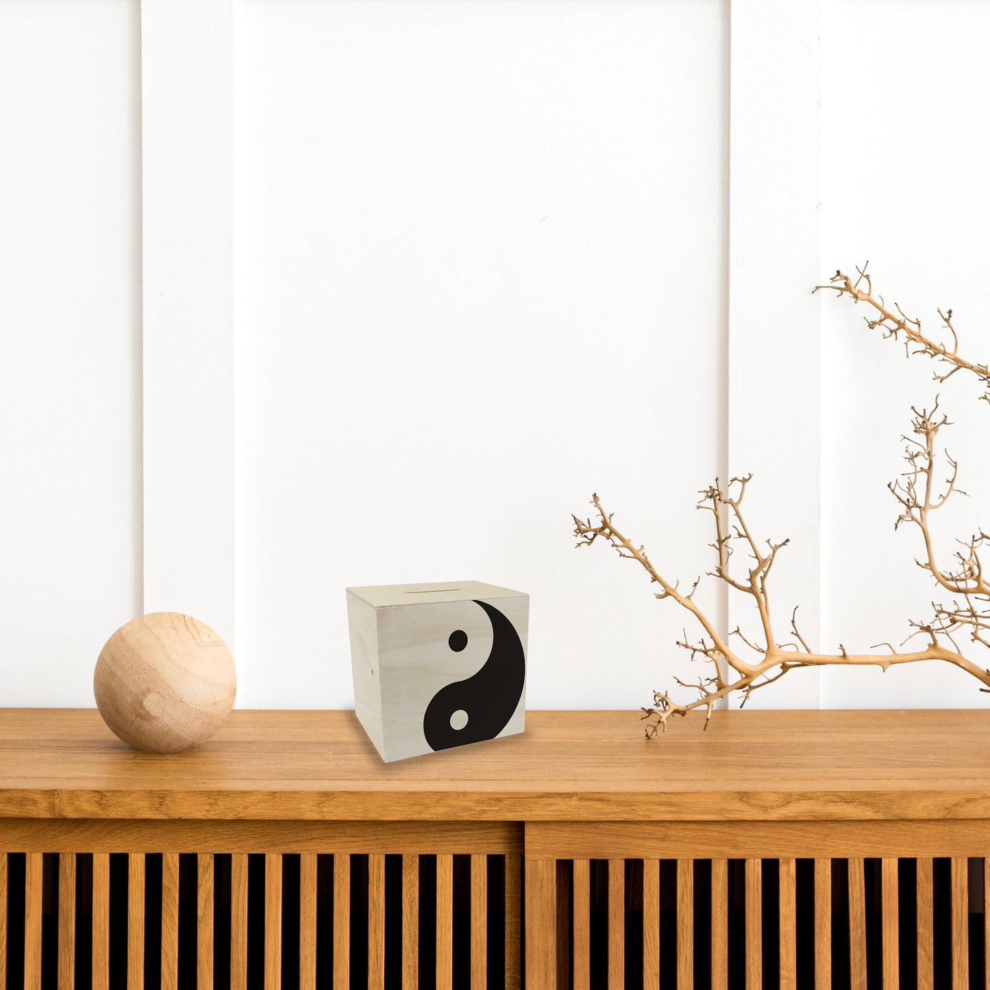 Spardose aus Holz mit dekorativem Yin und Yang Design - chinesische Philosophie