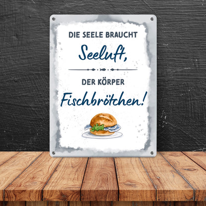 Fischbrötchen Metallschild XL in 21x28 cm mit Spruch Seele braucht Seeluft, der Körper Fisch