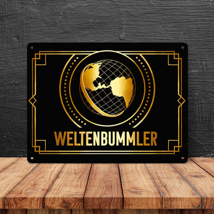 Weltenbummler Metallschild XL in 21x28 cm mit goldenem Globus und Reisemotiv