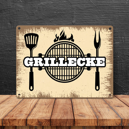 Grillecke Metallschild mit coolem Grillmotiv auf beigem Hintergrund