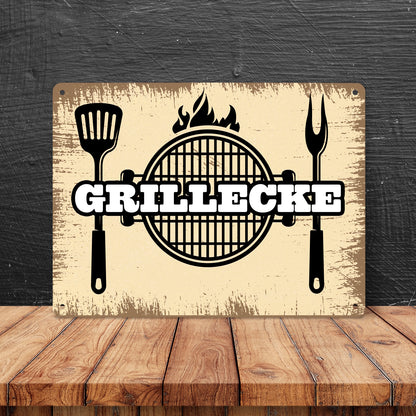 Grillecke Metallschild XL mit coolem Grillmotiv auf beigem Hintergrund