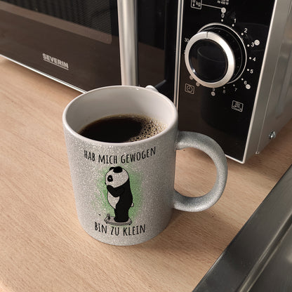 Hab mich gewogen bin zu klein Glitzer-Kaffeebecher mit süßem Panda