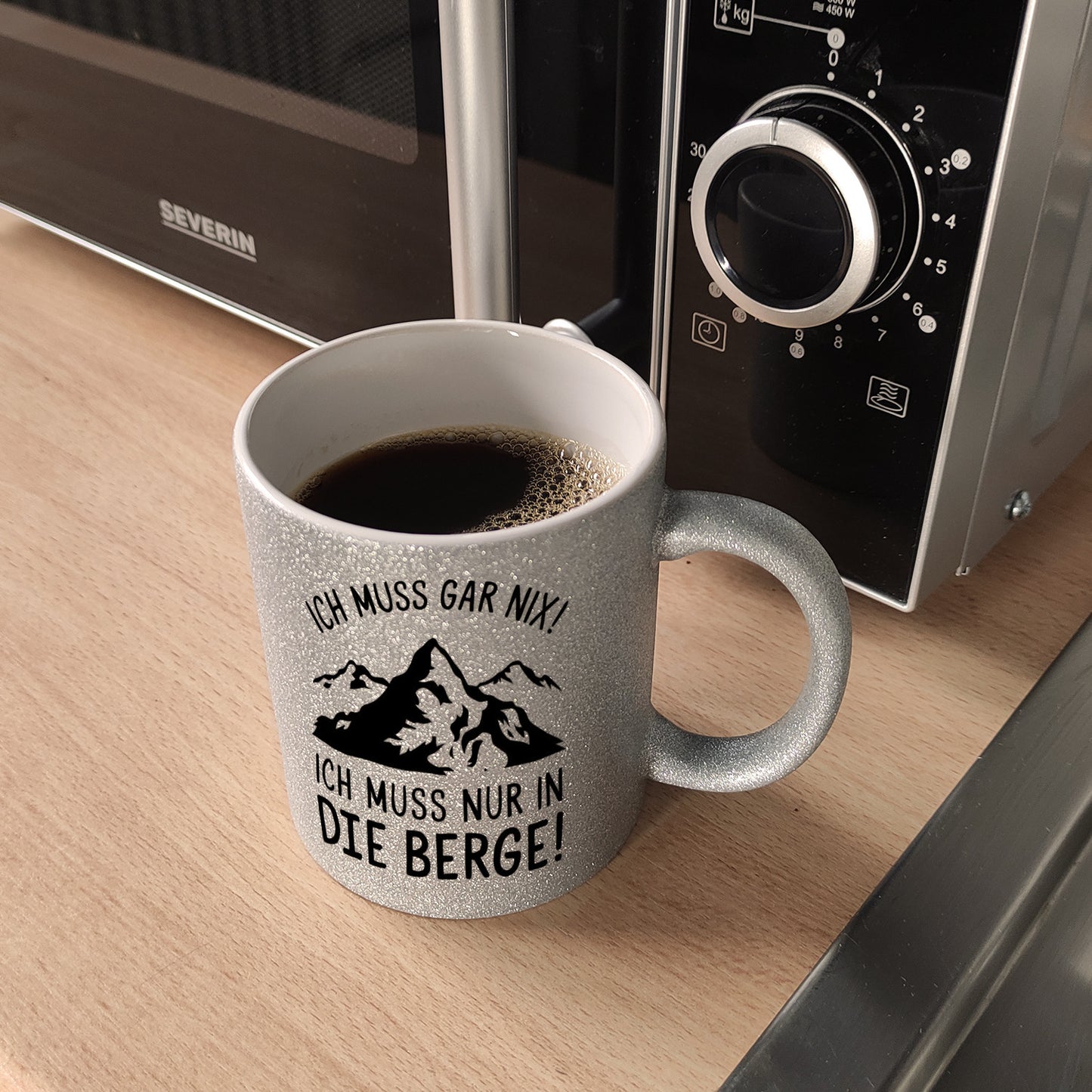 Ich muss nur in die Berge Glitzer-Kaffeebecher