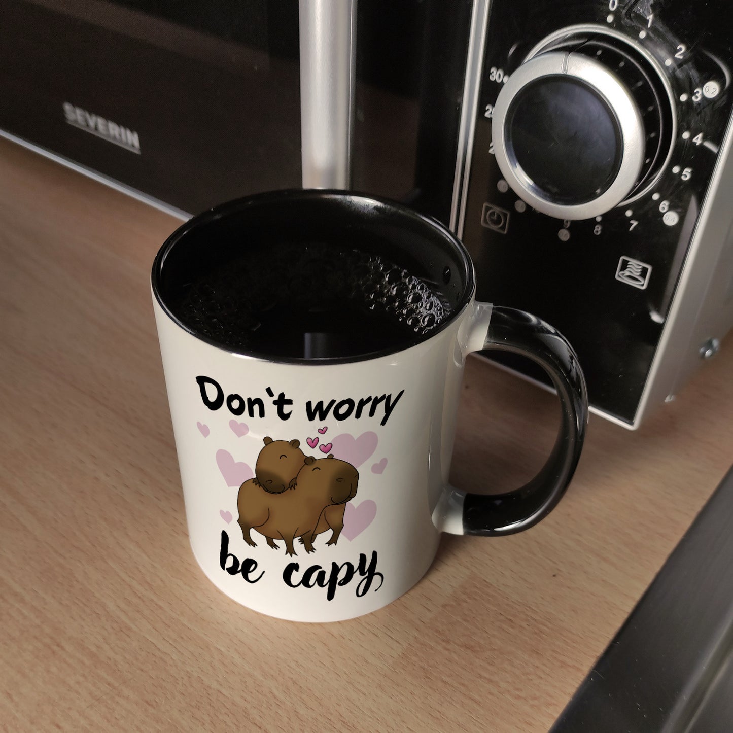 Don’t worry be capy Capybara Kaffeebecher in schwarz