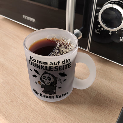 Komm auf die dunkle Seite Glas Tasse mit Spruch Wir haben Kekse