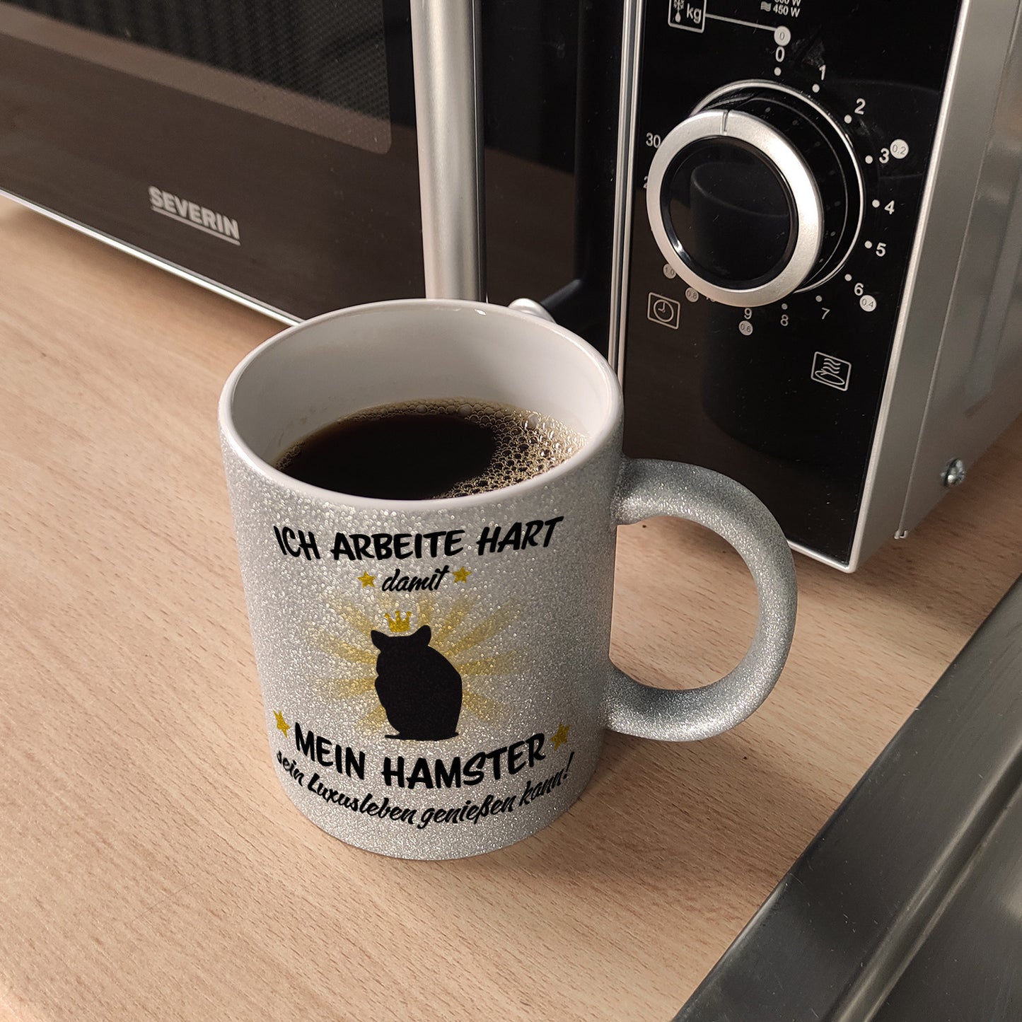 Ich arbeite hart für das Luxusleben meines Hamsters Haustier Glitzer-Kaffeebecher