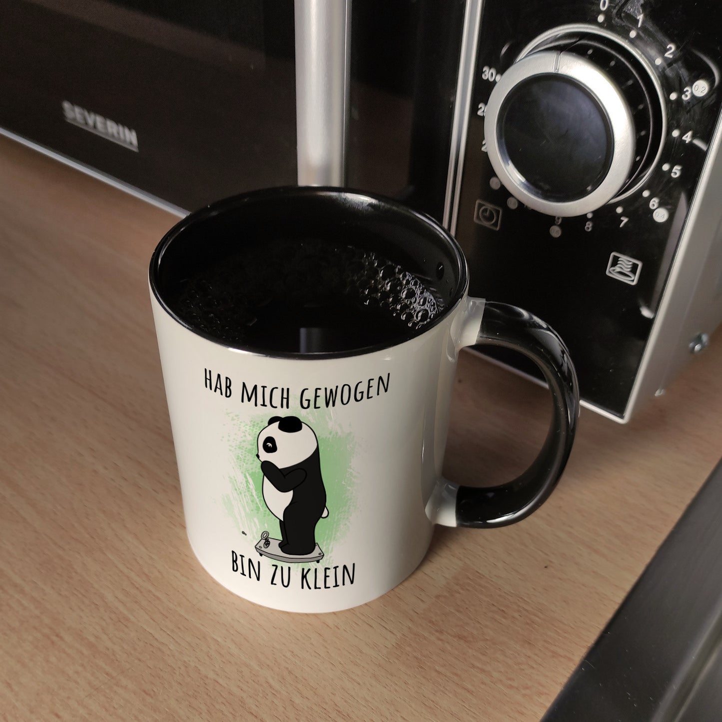 Hab mich gewogen bin zu klein Kaffeebecher Schwarz mit süßem Panda