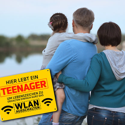 Hier lebt ein Teenager WLAN ausschalten Metallschild XL in 21x28 cm