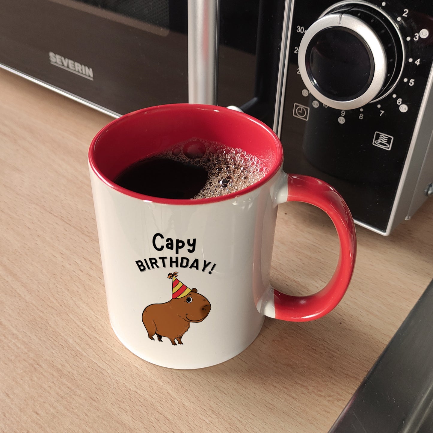 Capy Birthday Kaffeebecher in rot mit niedlichem Capybara