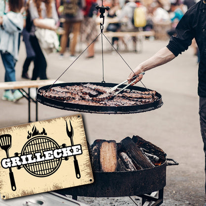 Grillecke Metallschild mit coolem Grillmotiv auf beigem Hintergrund