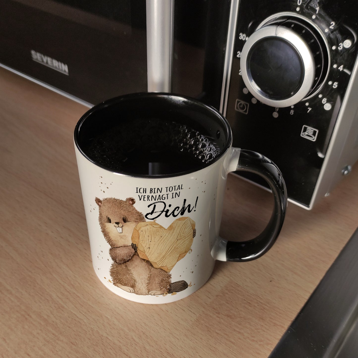 Biber Kaffeebecher in schwarz mit Spruch Ich bin total vernagt in dich