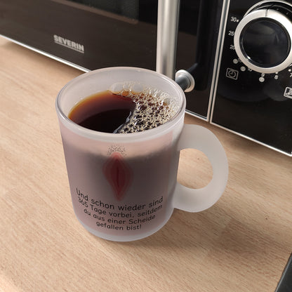 Wieder sind 365 Tage vorbei… Geburtstag Glas Tasse mit Scheide Motiv