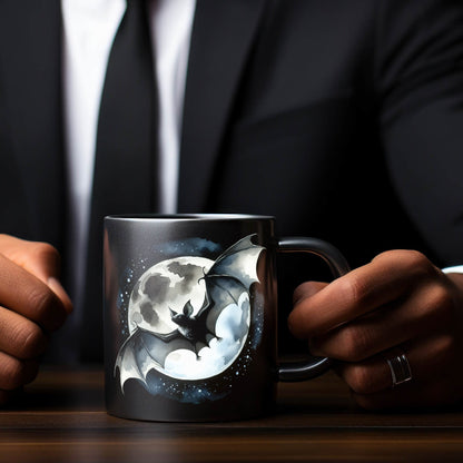 Fledermaus im Mondlicht Tasse in Schwarz