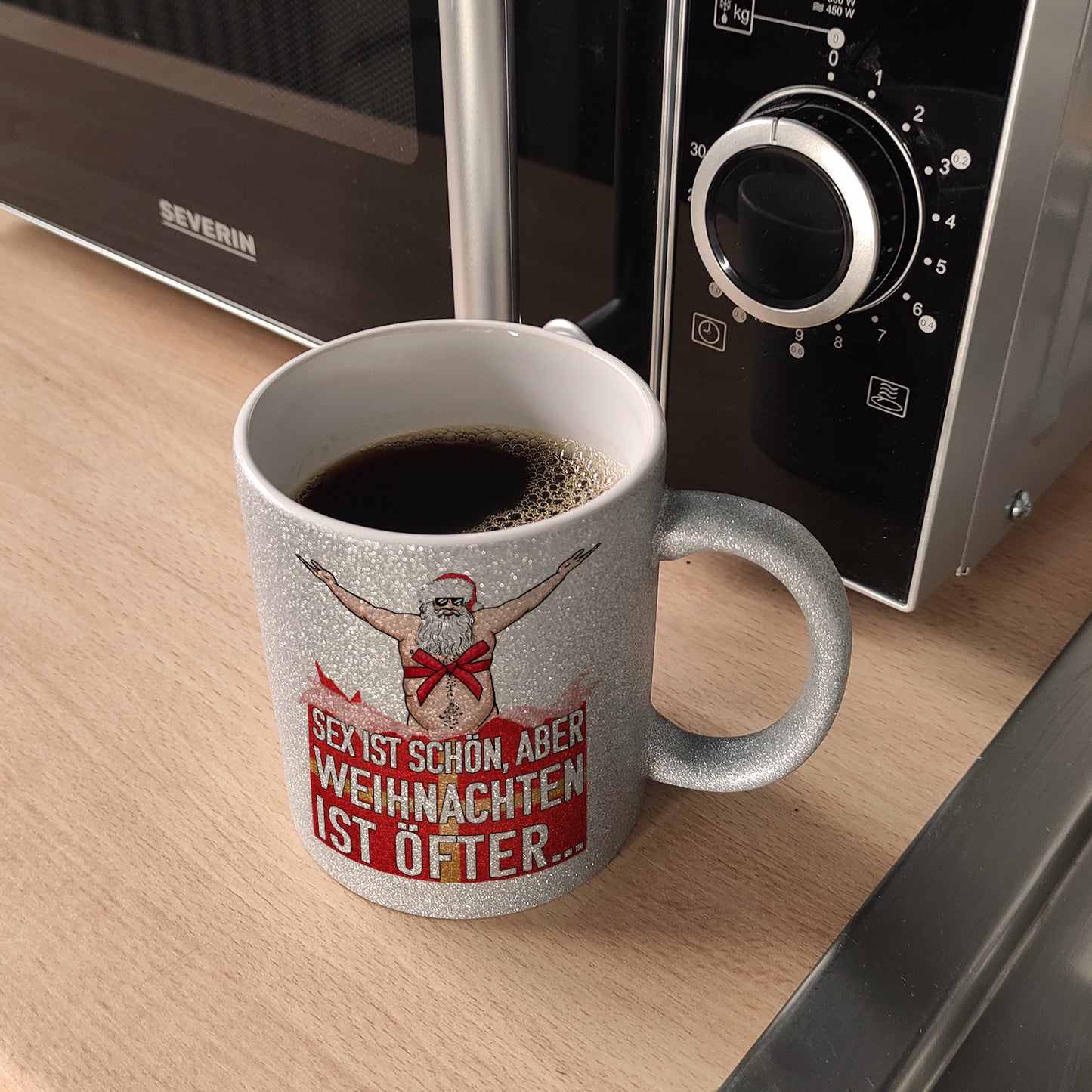 Sex ist schön aber Weihnachten ist öfter Glitzer-Kaffeebecher mit Weihnachtsmann