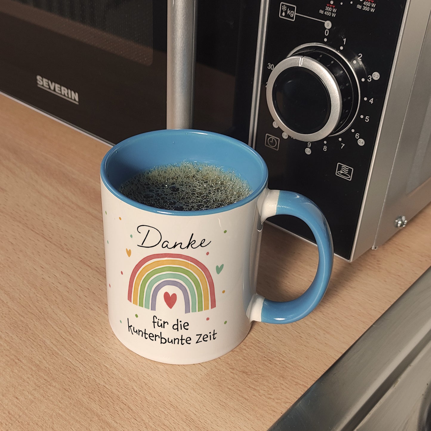 Regenbogen Kaffeebecher in hellblau mit Spruch Danke für die kunterbunte Zeit