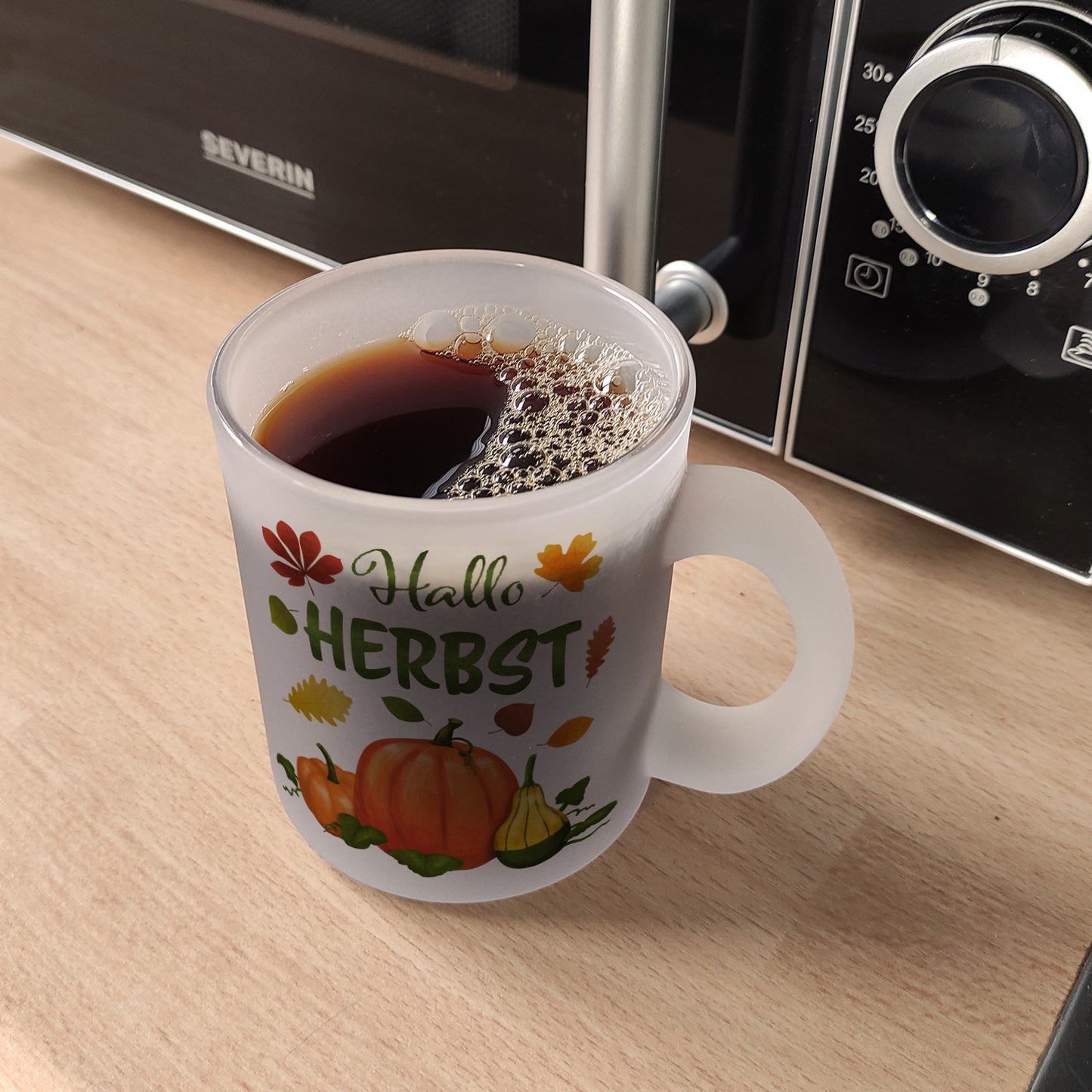 Hallo Herbst Glas Tasse mit hübschen Kürbissen