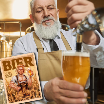 Blonder Mann mit Bier - Urlaub im Glas Metallschild XL in 21x28 cm