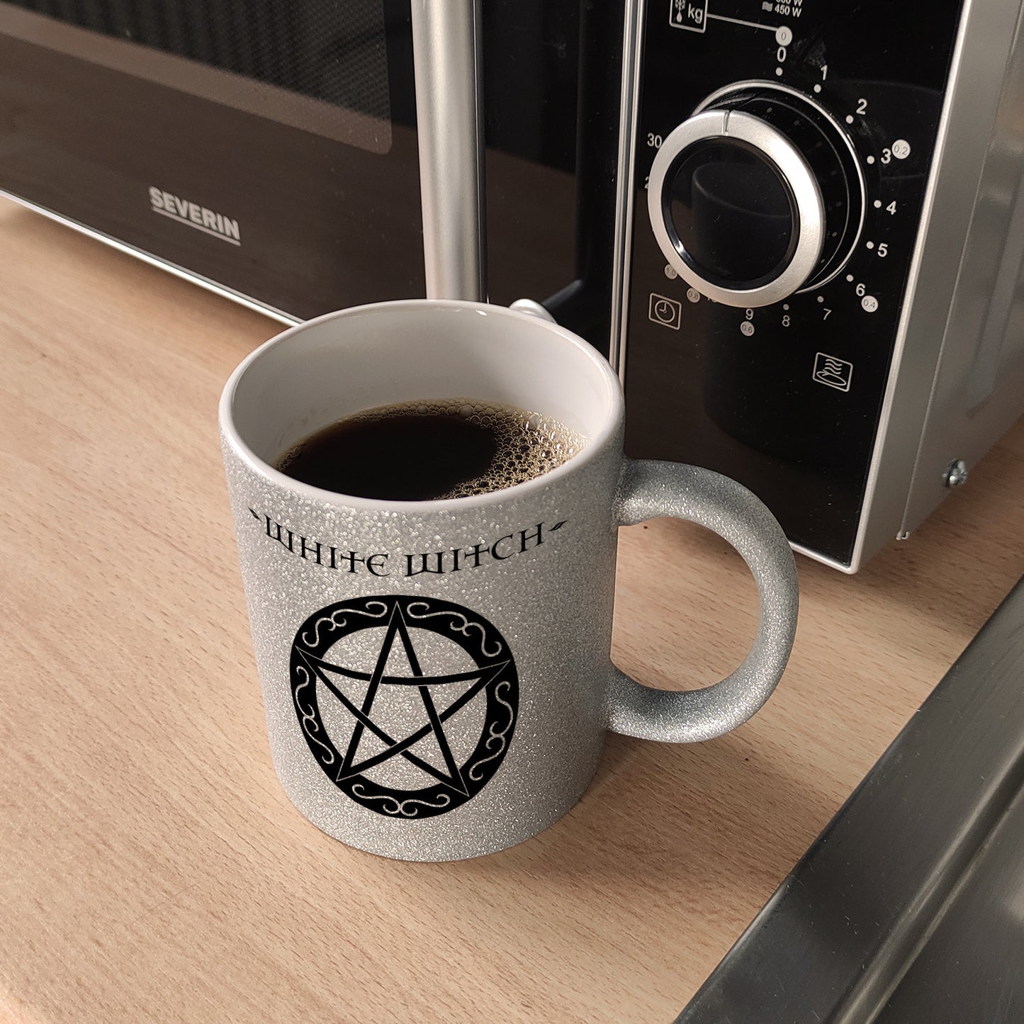 Glitzer-Kaffeebecher mit magischen Pentagrammen und Spruch - White Witch - Dark Witch