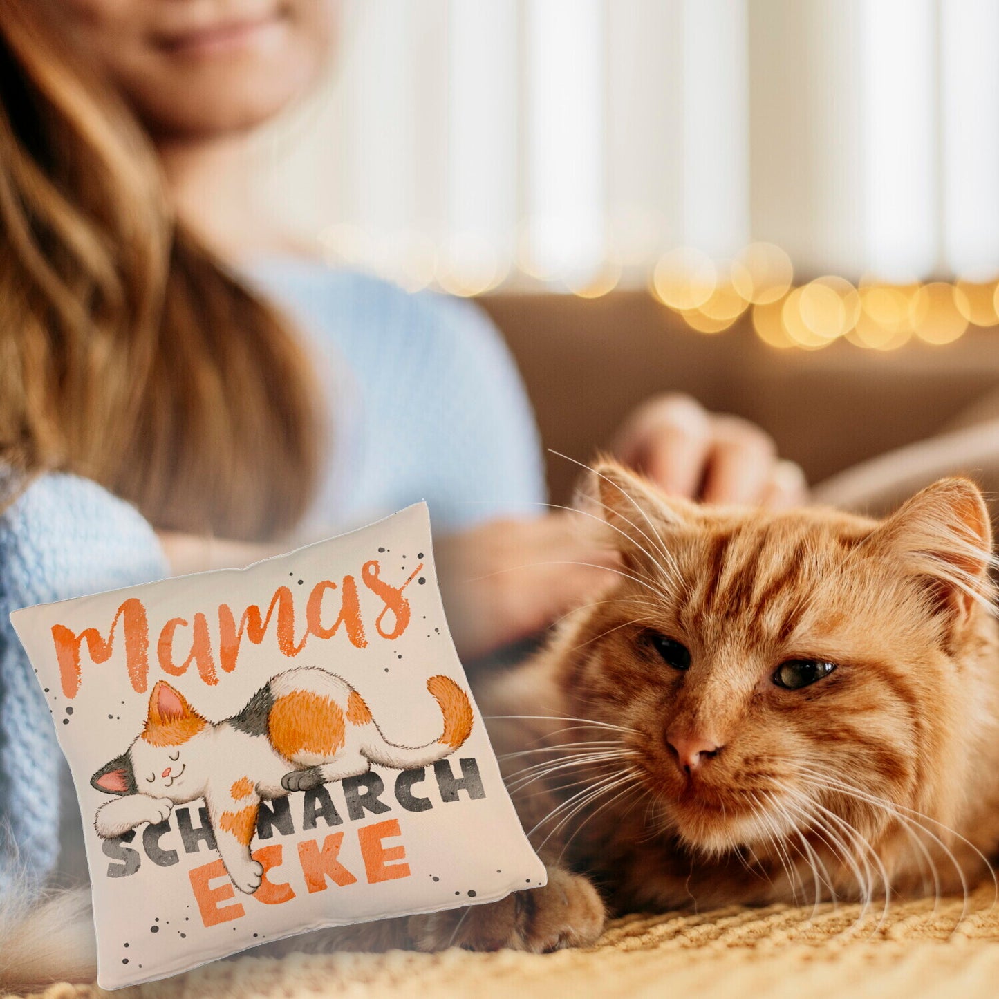 Orange Katze Kissen mit Leinenoptik mit Spruch Mamas Schnarchecke