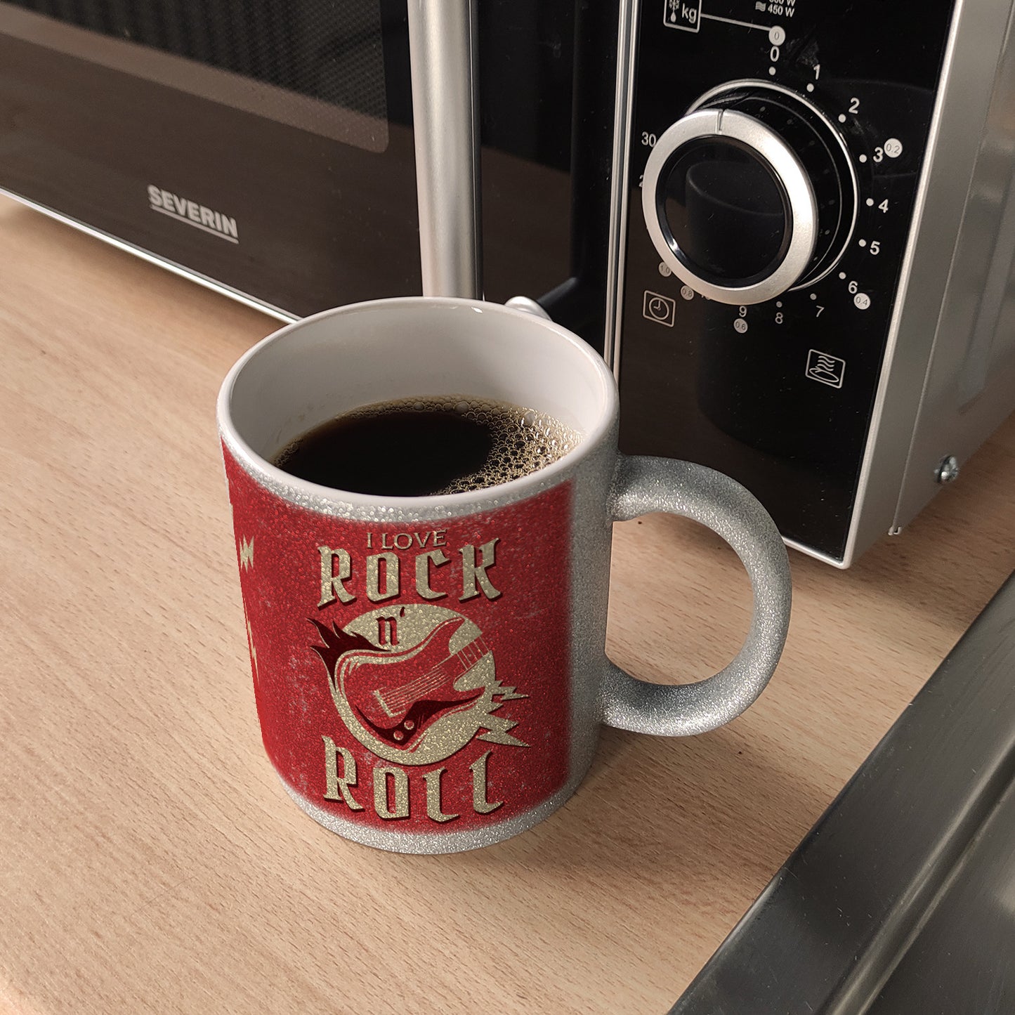 I Love Rock 'n' Roll Glitzer-Kaffeebecher mit Gitarren Motiv