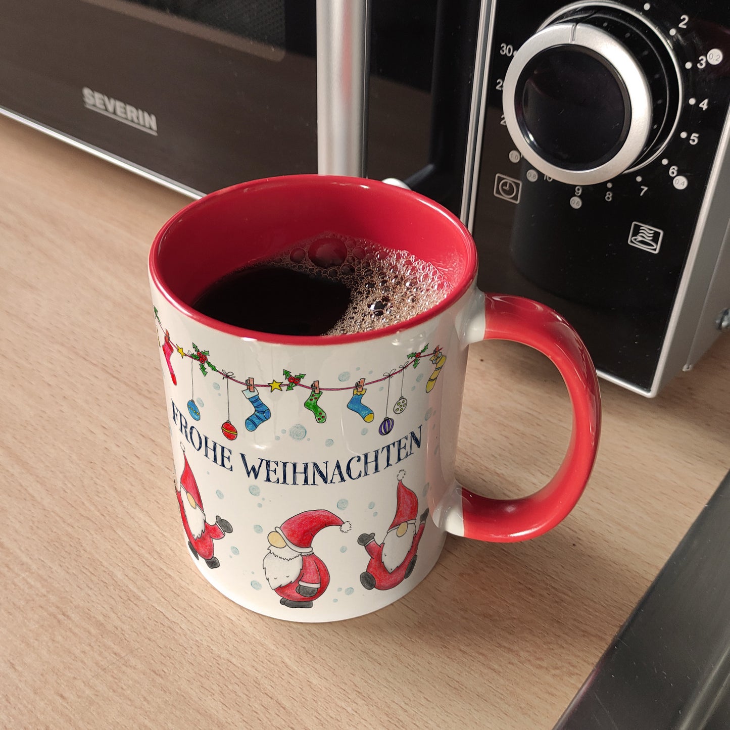 Frohe Weihnachten Kaffeebecher Henkel und Innenseite Rot mit Weihnachtsmann Motiv