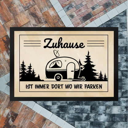 Zuhause ist immer dort wo wir Parken Fußmatte XL in 40x60 cm mit Camping-Motiven