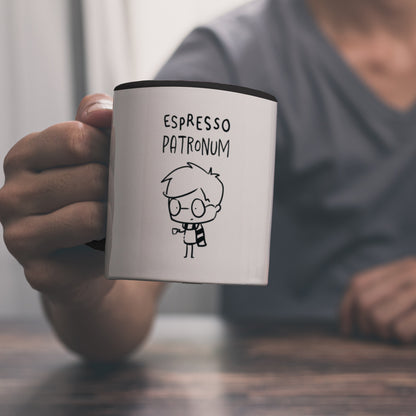 Zauberer mit Espresso Kaffeebecher in schwarz mit Spruch Espresso Patronum