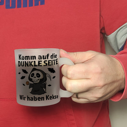 Komm auf die dunkle Seite Glas Tasse mit Spruch Wir haben Kekse