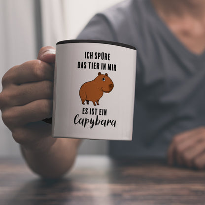 Ich spüre das Tier in mir – es ist ein Capybara Kaffeebecher in schwarz