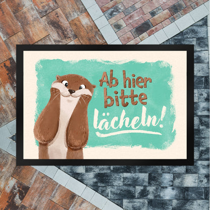 Lachender Otter Fußmatte XL in 40x60 cm mit Spruch Ab hier bitte lächeln