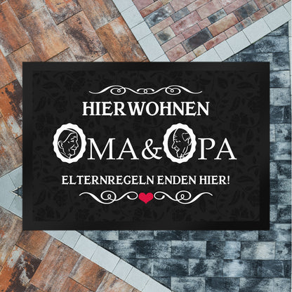 Hier wohnen Oma & Opa Fußmatte XL in 40x60 cm im Vintage-Look