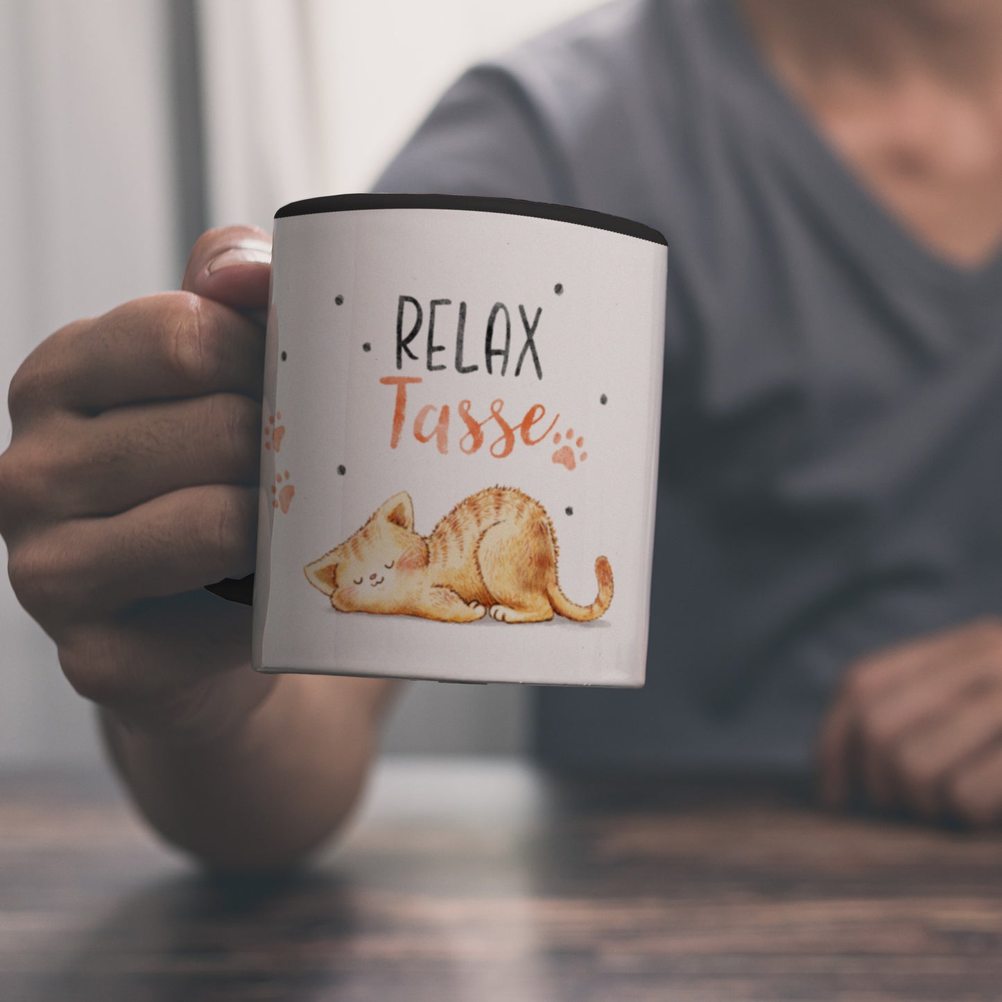 Relaxte Katze Kaffeebecher in schwarz mit Spruch Relax Tasse