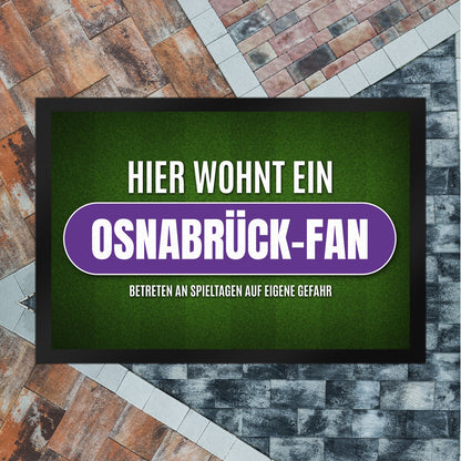 Hier wohnt ein Osnabrück-Fan Fußmatte XL mit Rasen Motiv