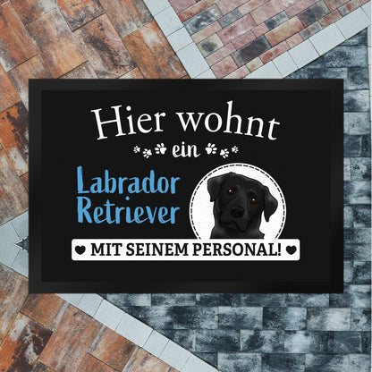 Hier wohnt ein Labrador Retriever mit seinem Personal Fußmatte XL in 40x60 cm