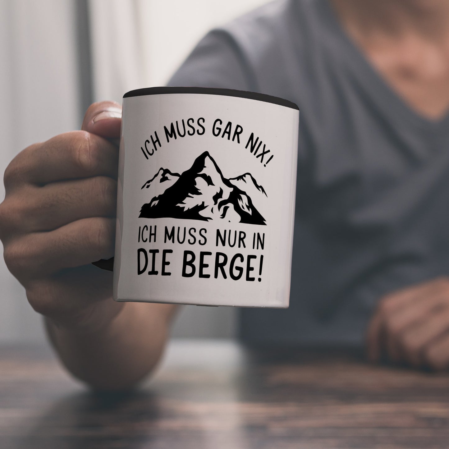 Ich muss nur in die Berge Kaffeebecher in schwarz