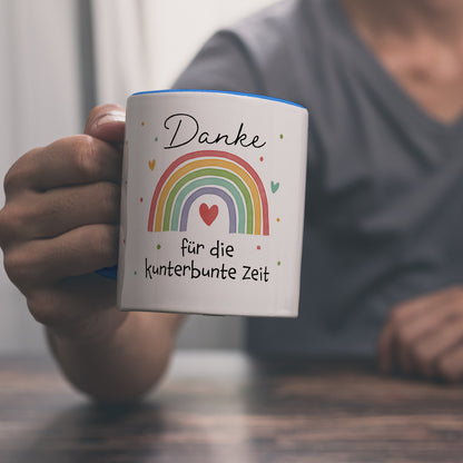 Regenbogen Kaffeebecher in hellblau mit Spruch Danke für die kunterbunte Zeit