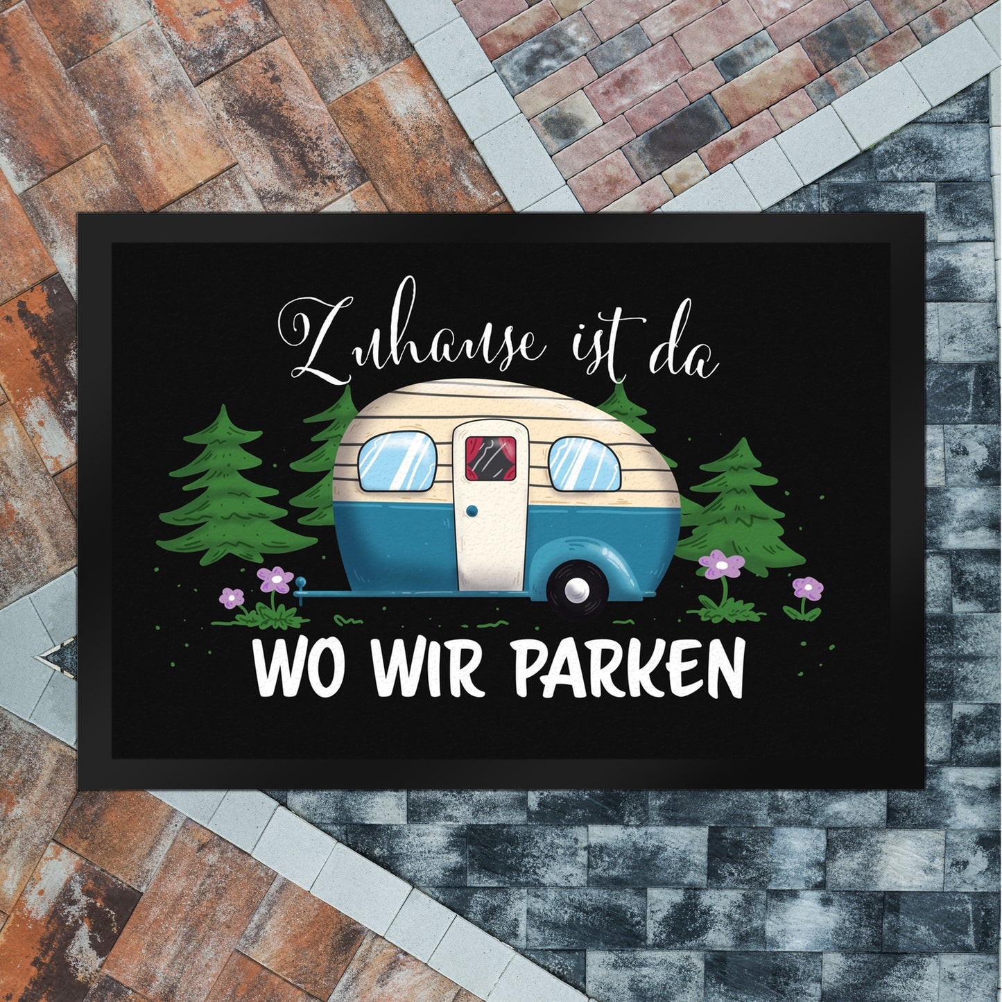 Zuhause ist da, wo wir parken schwarze Fußmatte XL in 40x60 cm mit Camper-Motiv