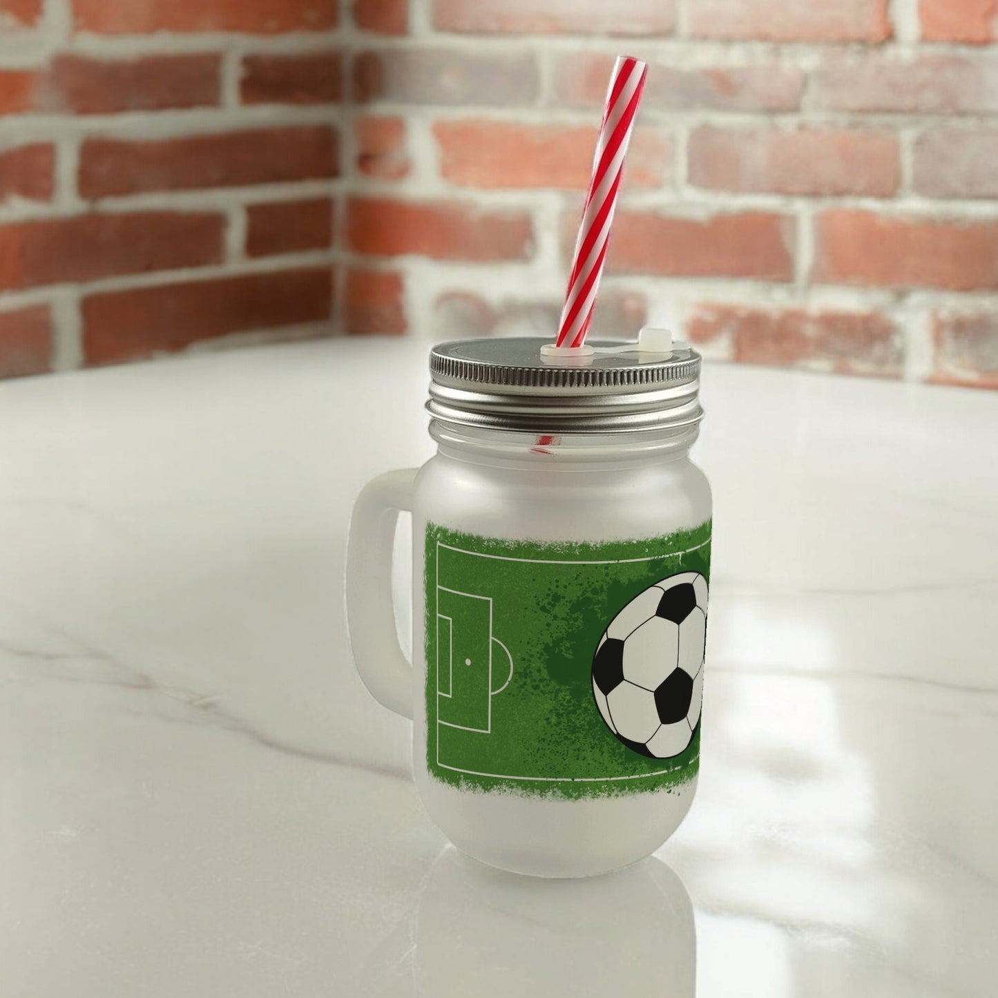 Fußball mit Fußballfeld Mason Jar Henkel Trinkglas mit Deckel