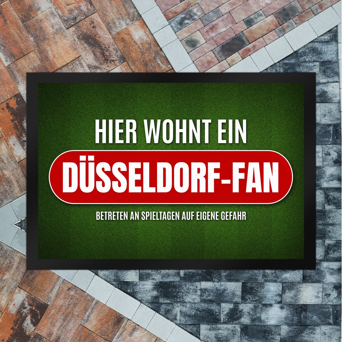 Hier wohnt ein Düsseldorf-Fan Fußmatte XL mit Rasen Motiv