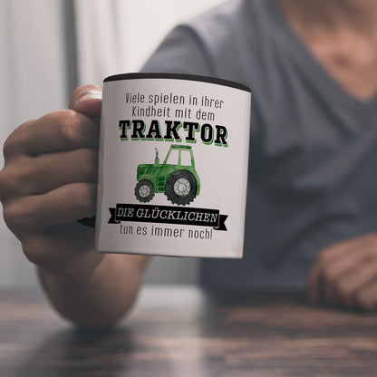 Traktor Kaffeebecher in schwarz mit Spruch Kindheitsträume - Für immer Traktor fahren