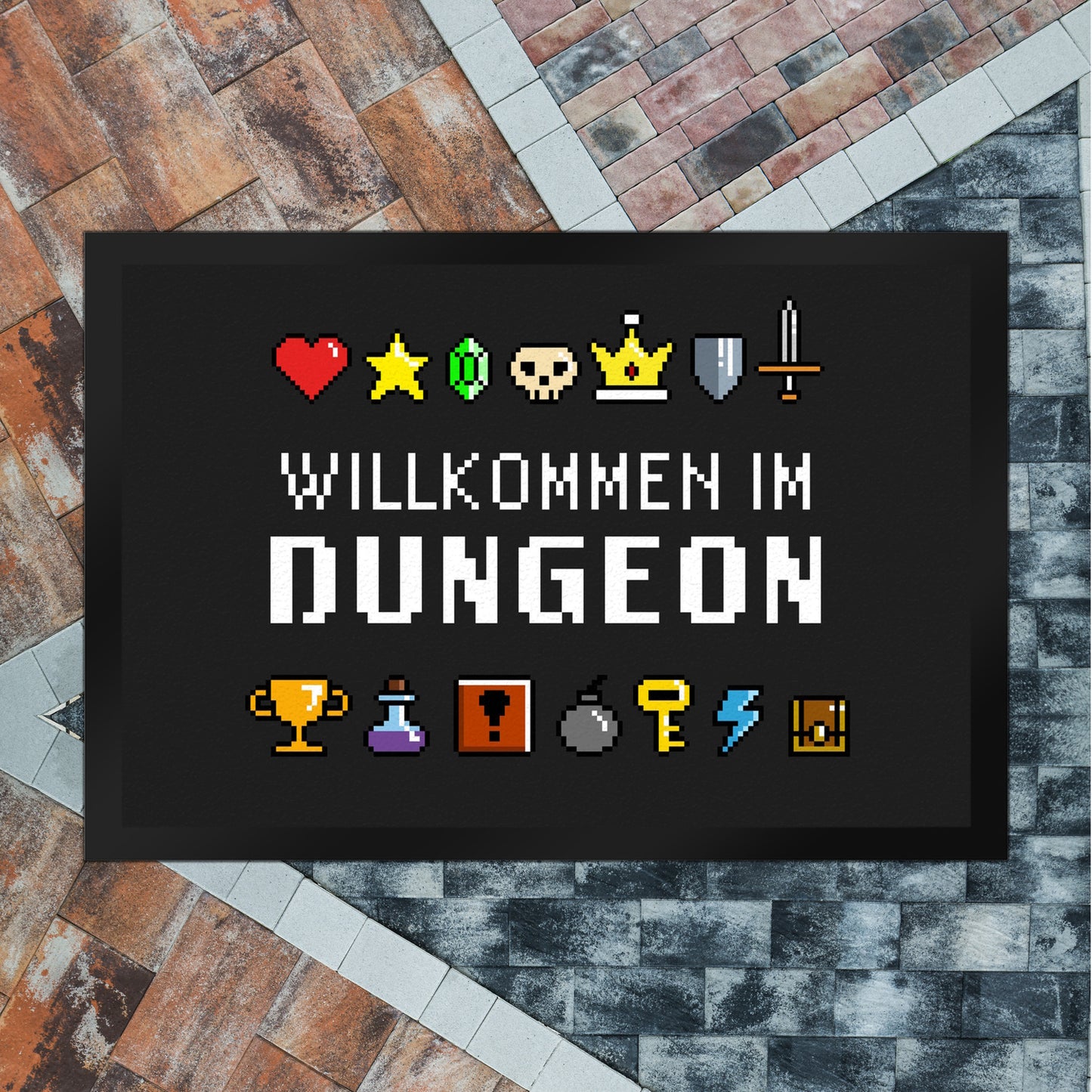 Willkommen im Dungeon Fußmatte XL in 40x60 cm für Gamer mit bunten Pixel-Items