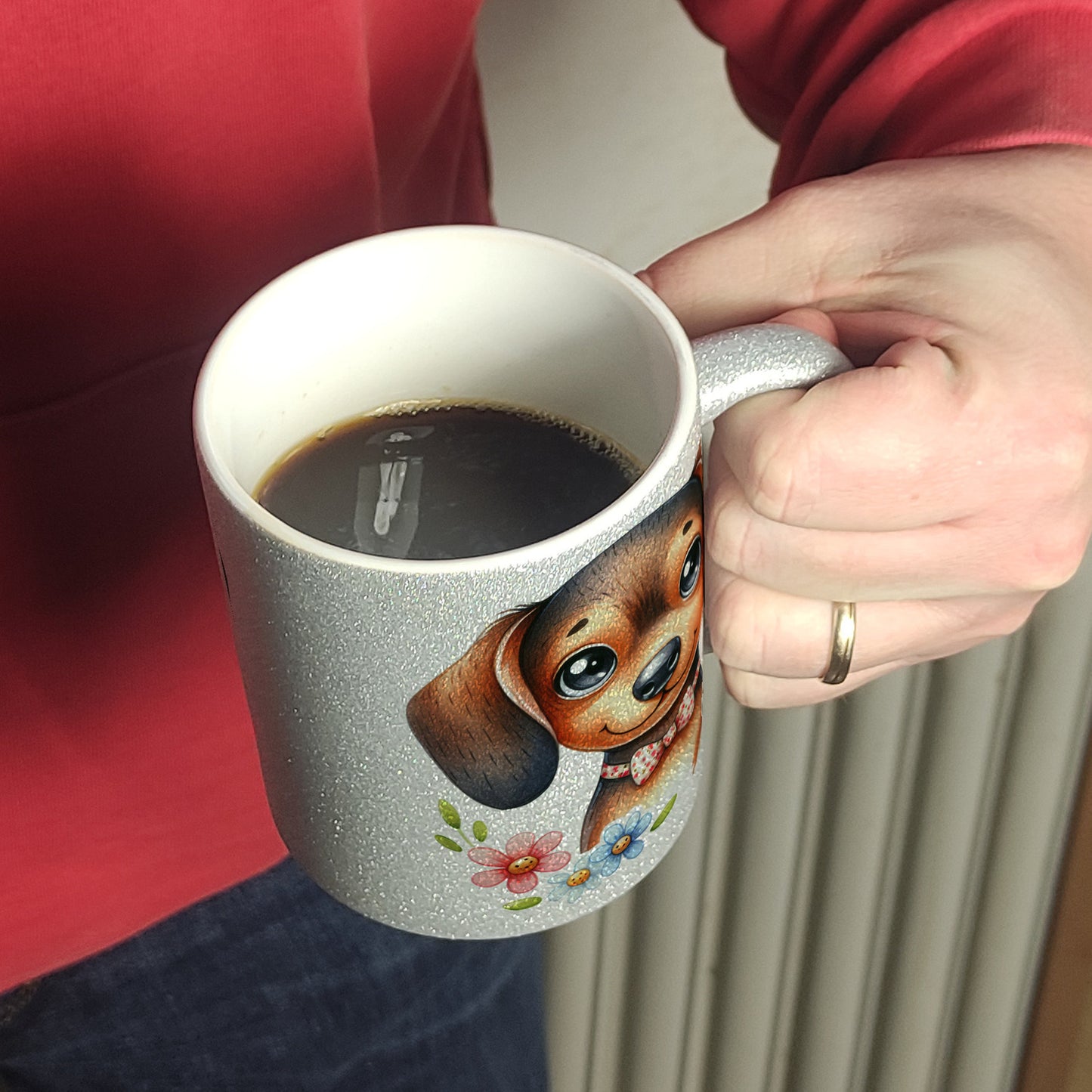 Dackel mit Schleife Glitzer-Kaffeebecher