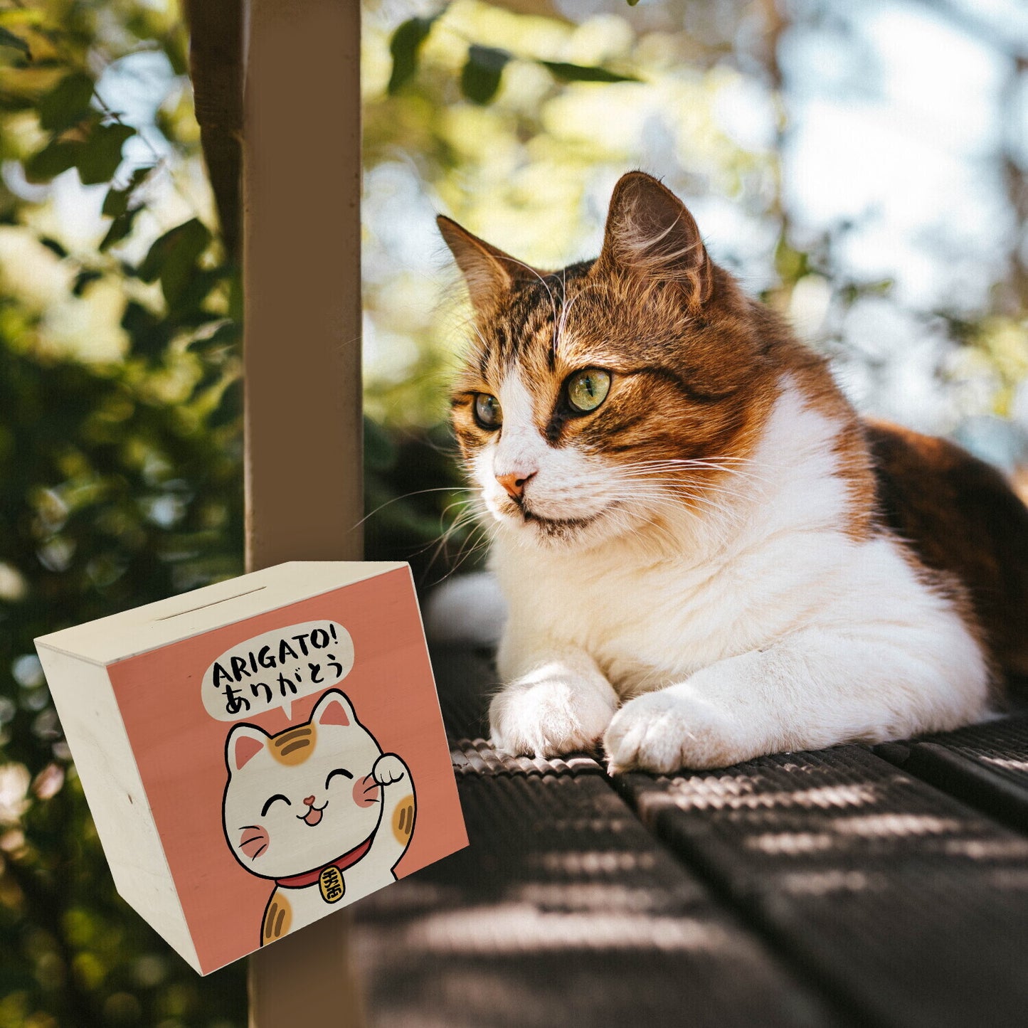 Winkekatze Spardose aus Holz mit Spruch Arigato