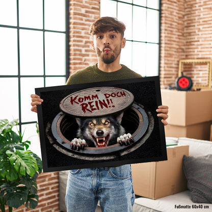 Werwolf unter Kanaldeckel Fußmatte XL in 40x60 cm - Komm doch rein