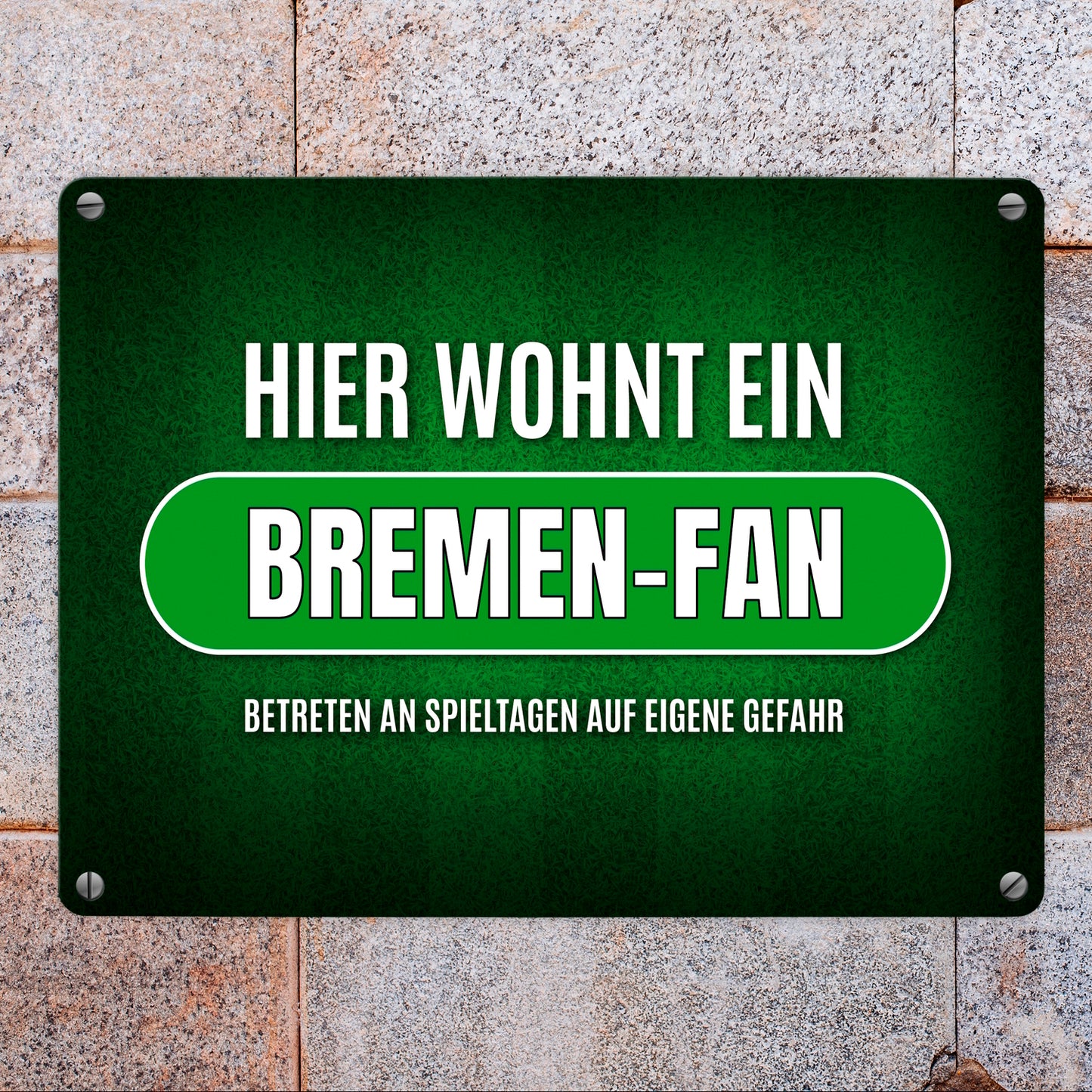 Hier wohnt ein Bremen-Fan Metallschild mit Rasen Motiv