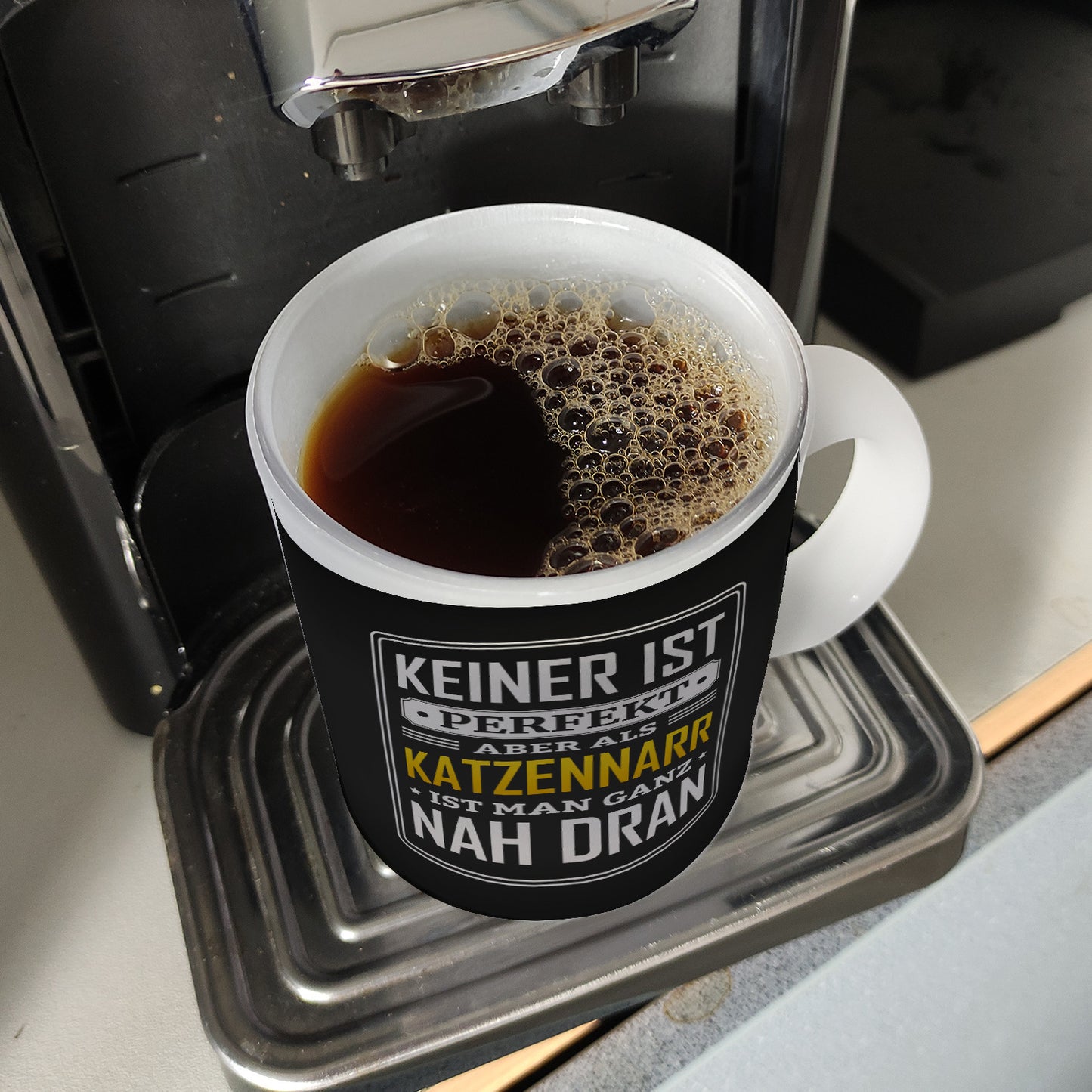 Keiner ist perfekt, aber als Katzennarr ist man ganz nah dran Glas Tasse mit Retro Motiv