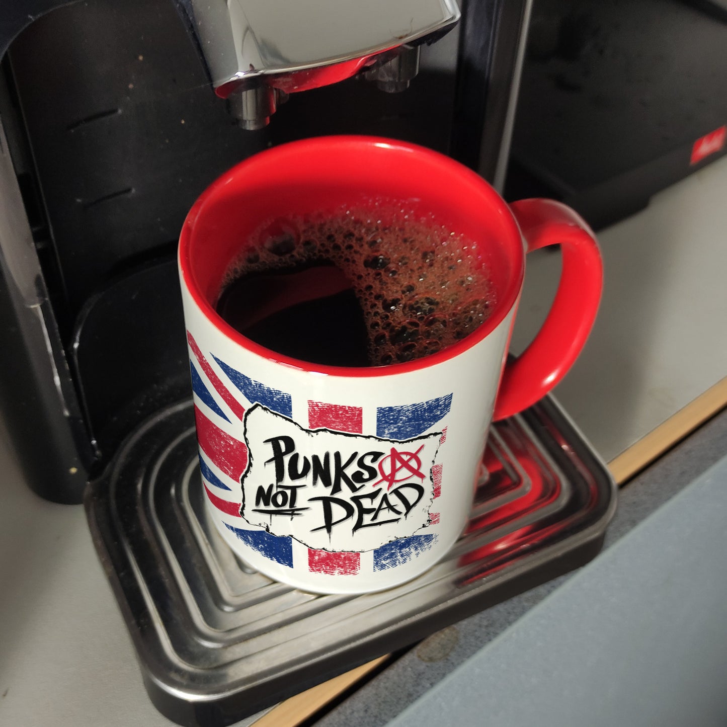 Punks not Dead Union Jack Kaffeebecher Rot